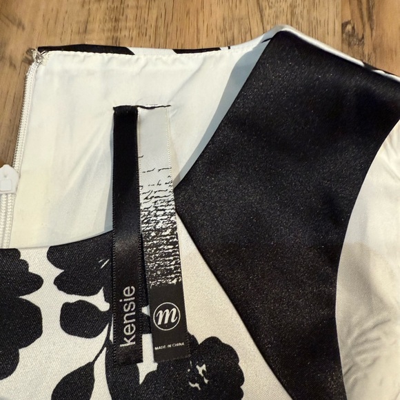 Kensie Monochrome Floral Mini Dress - Picture 8 of 8